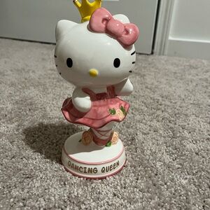 Hello Kitty Dancing Queen figurine